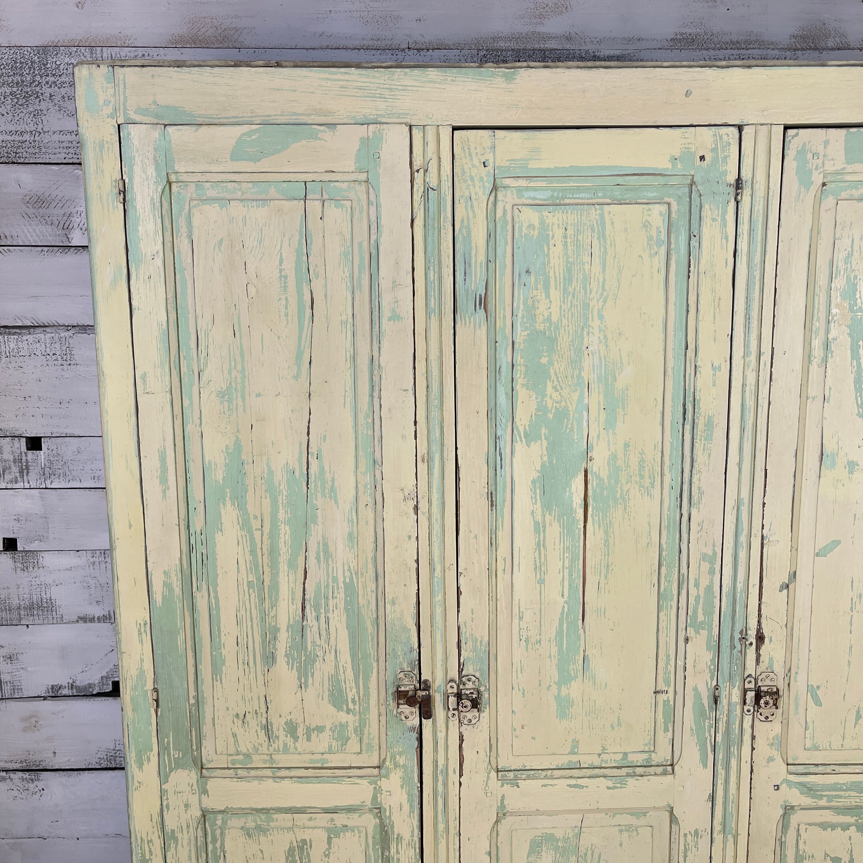 Wooden cloakroom 3 doors