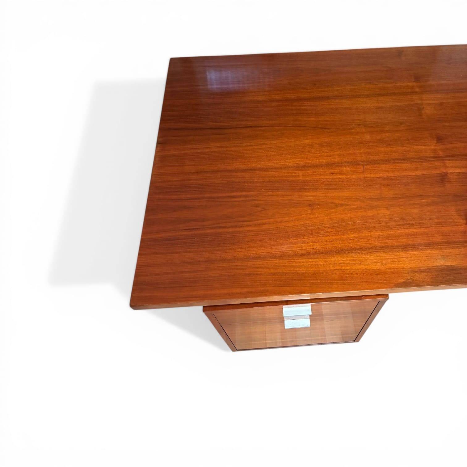 Executive Office "EOG" in Walnut by George Nelson for Herman Miller, Here