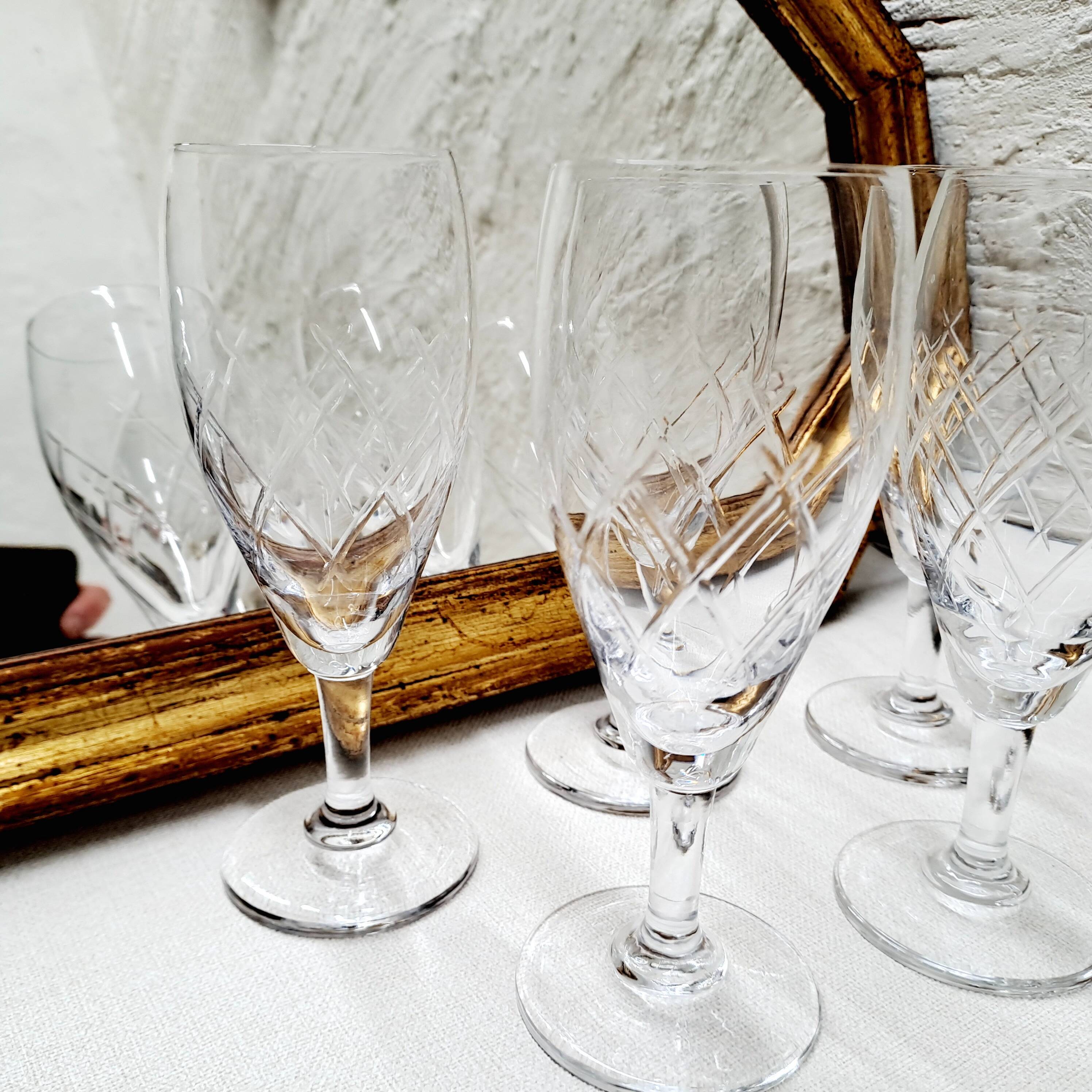 Set of 5 chiseled glass flutes