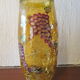 Vase en verre jaune, peinture craquelée, motifs raisins