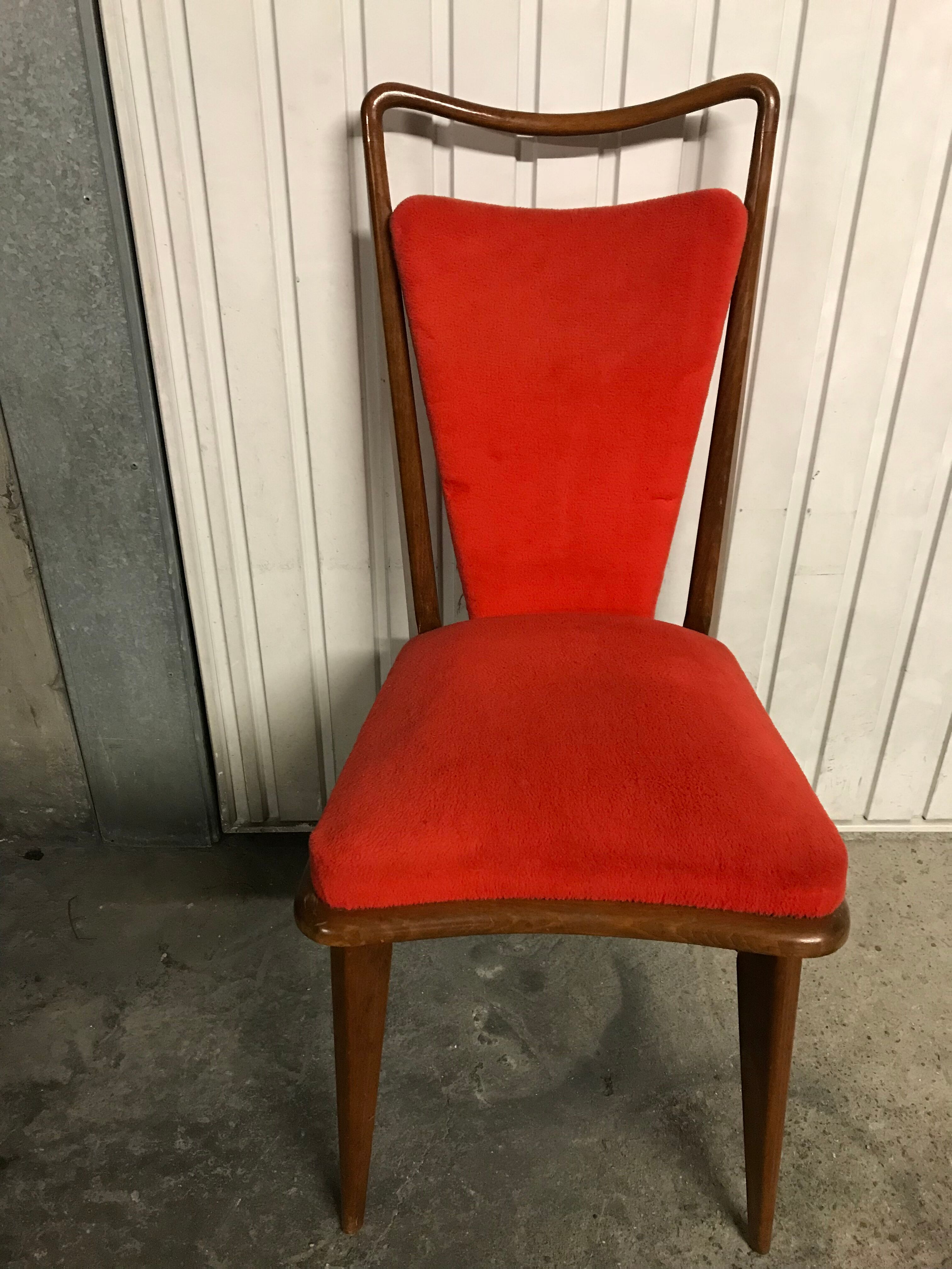 Suite de 6 chaises vintages scandinaves rouges