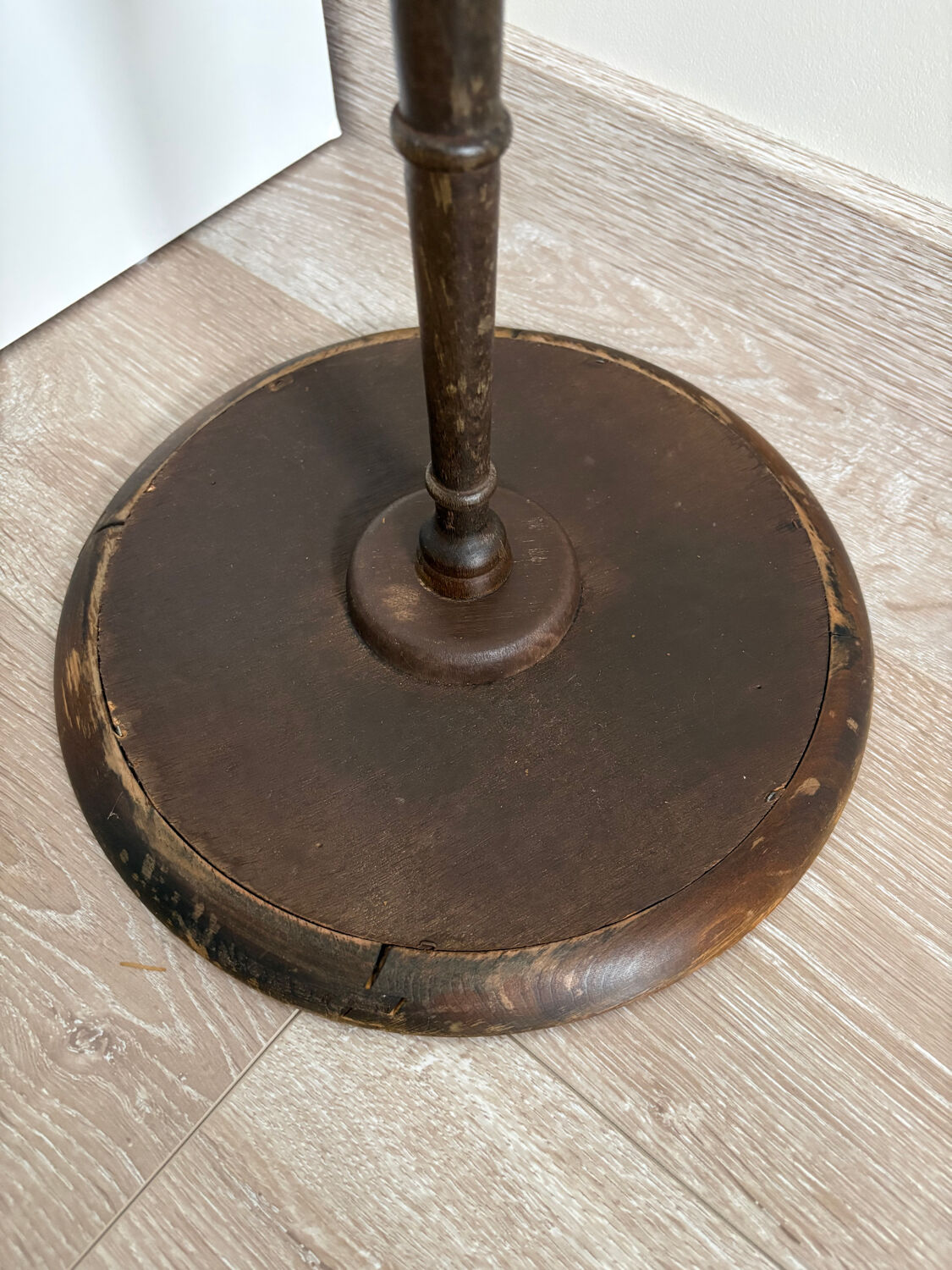 Antique wooden gueridon – green leather top with gold detailing – early 20th century