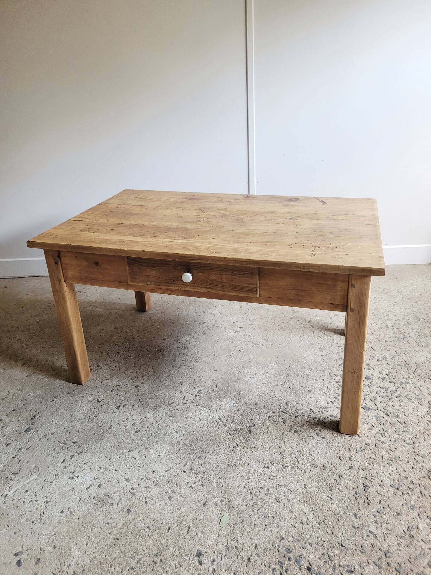 Table basse en bois massif