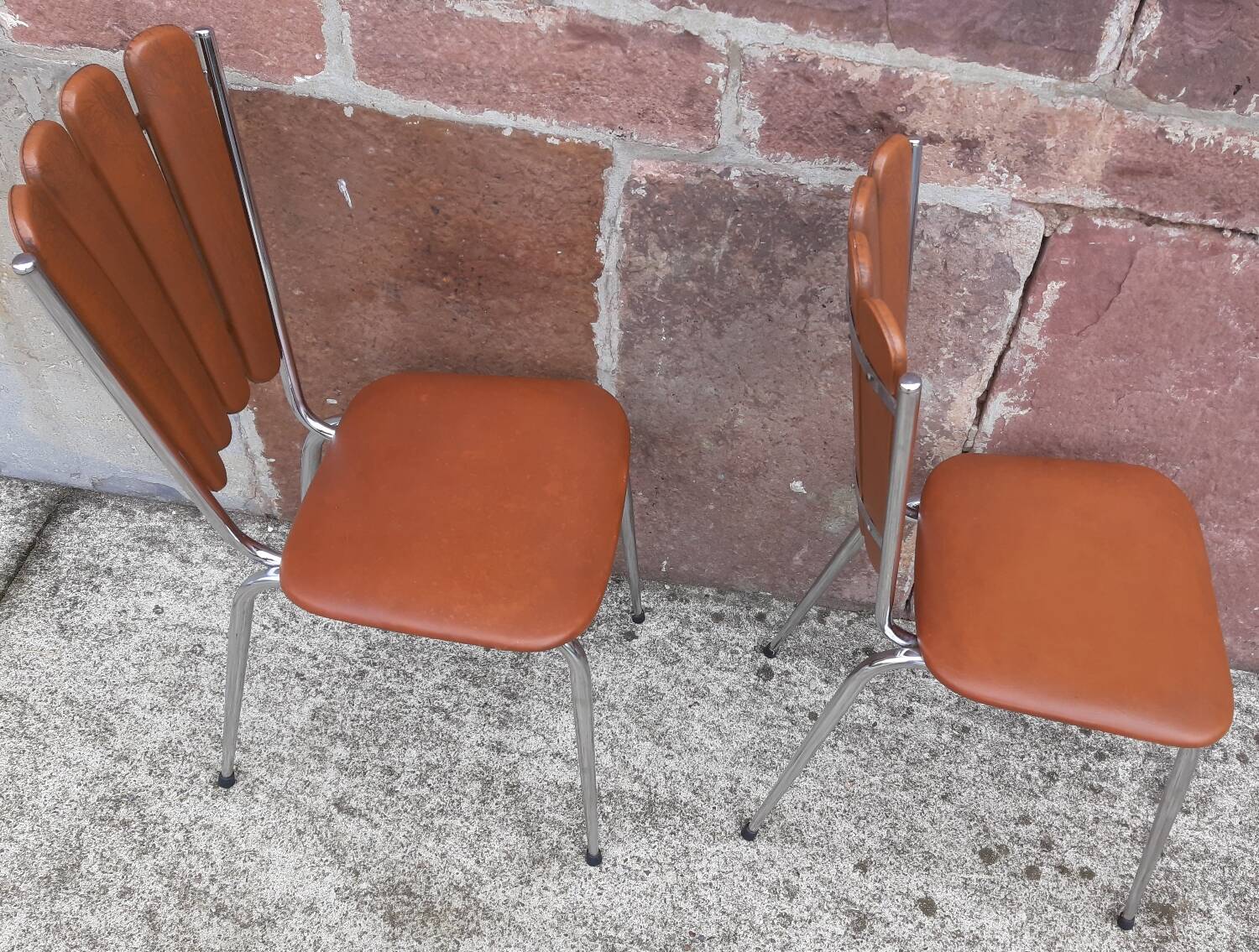 2 “Pétal” chairs from Soudévinyl