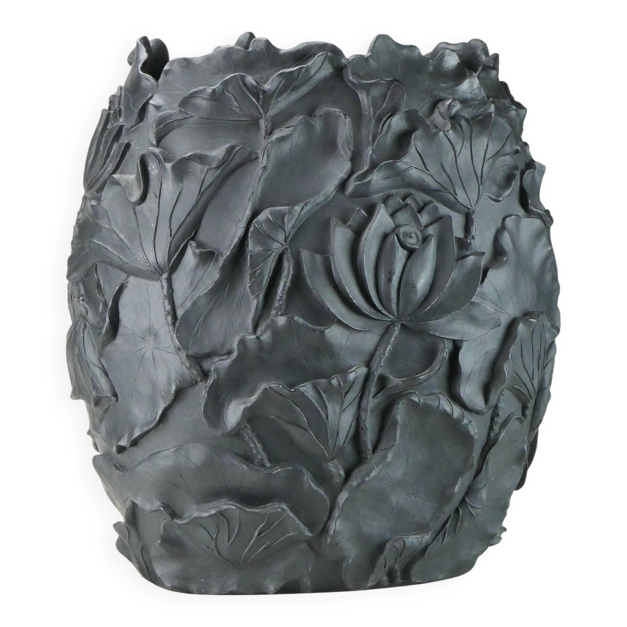 Black resin vase Lotus publisher VGnewtrend