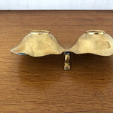 Empty pockets in brass and floral decoration