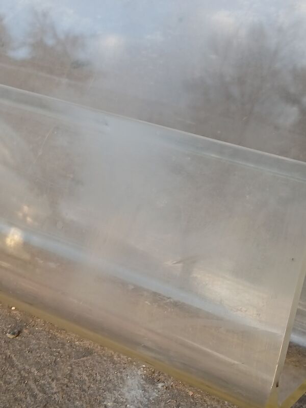 Porte-revue en plexiglas