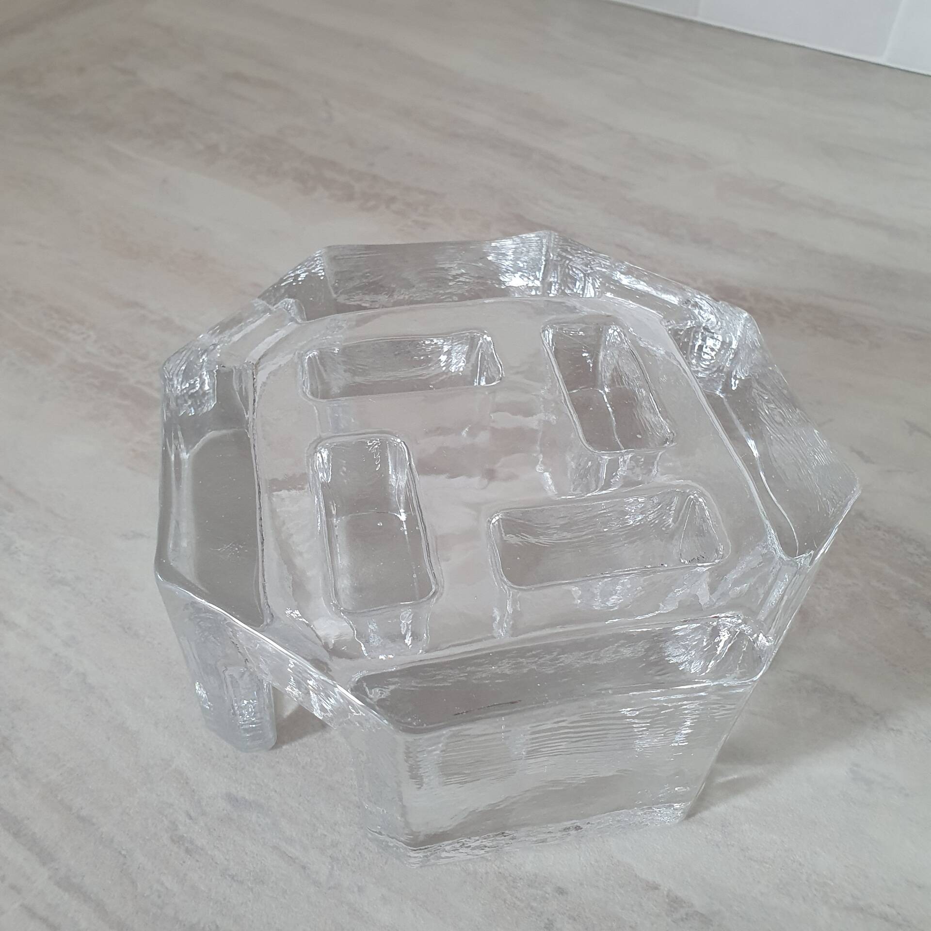 Candle holder or glass warmer with irregular ice effect.