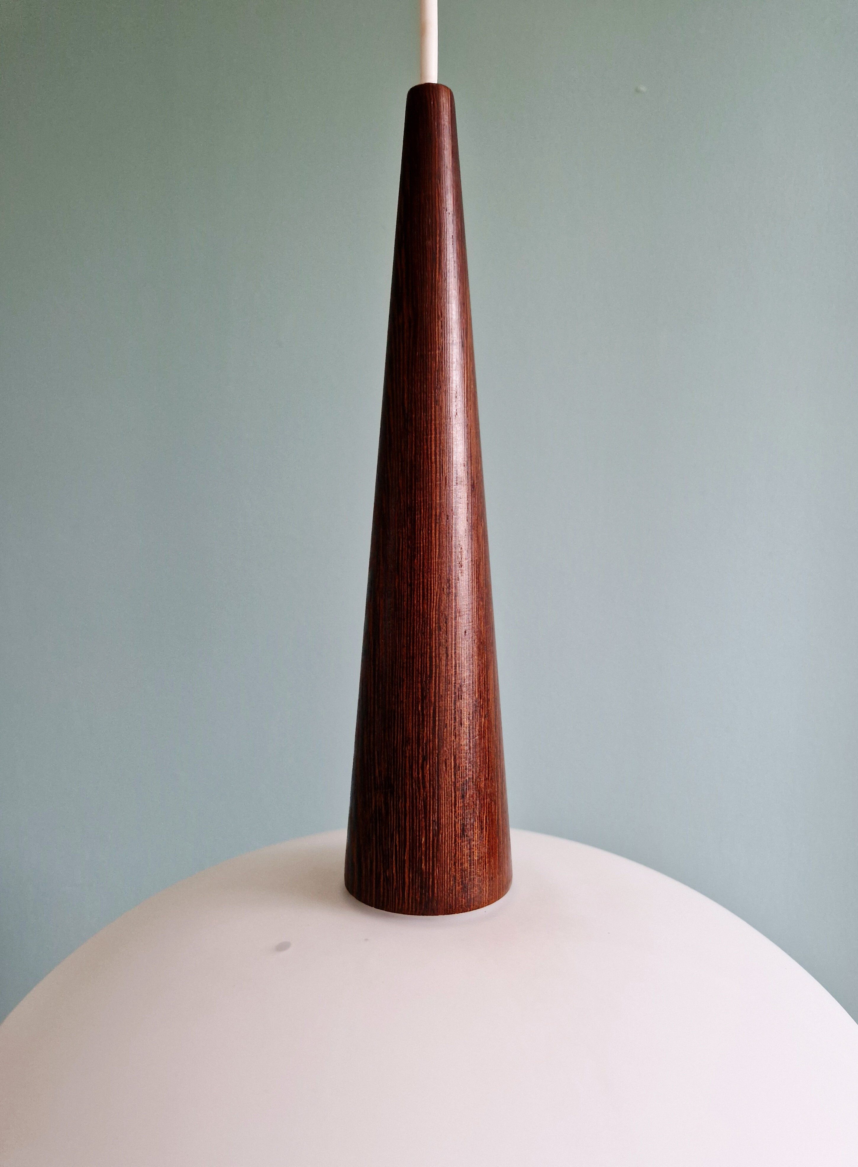 Scandinavian pendant light in teak and white opaline, Louis Kalff, Philips, 1960.