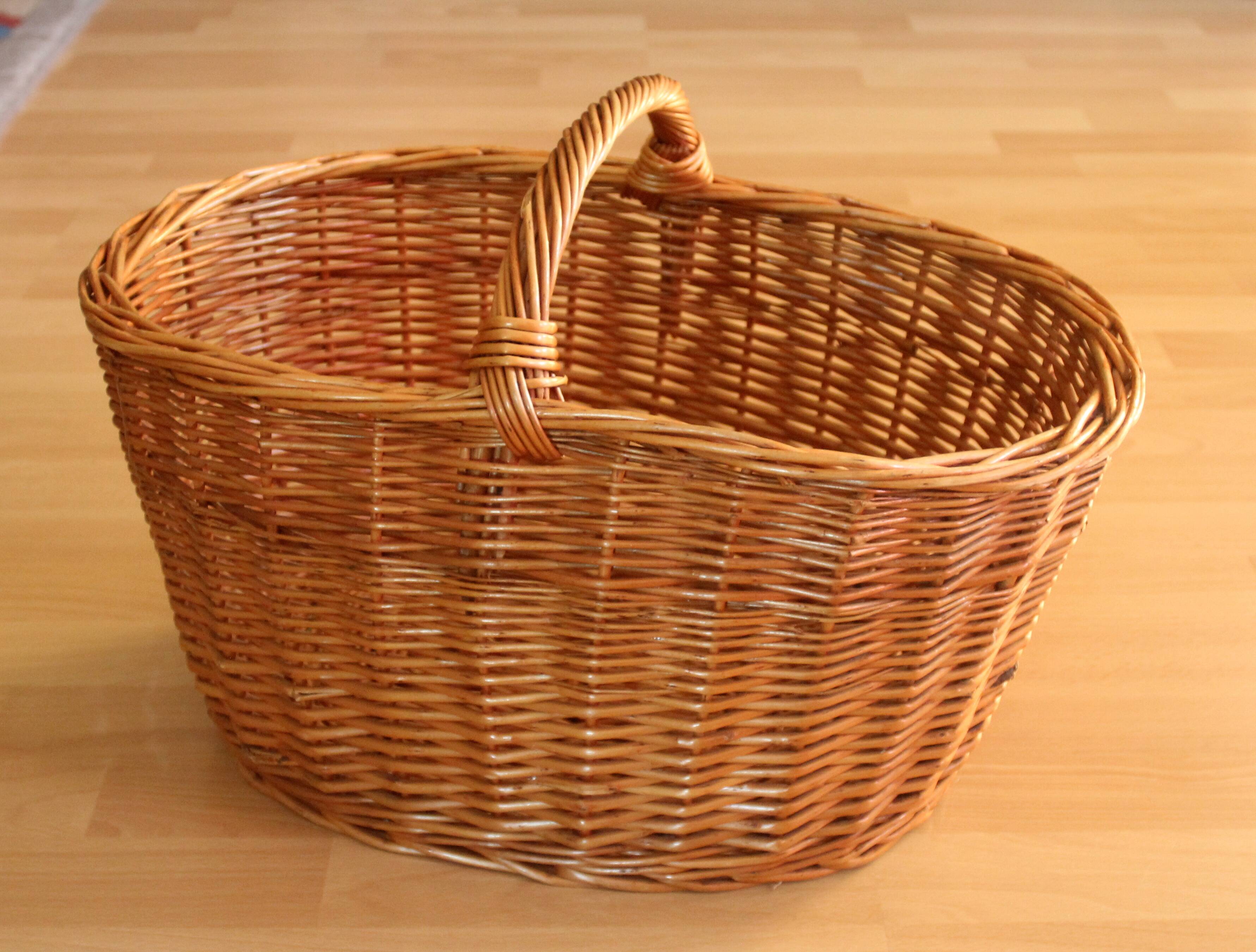 Panier en osier années 1980