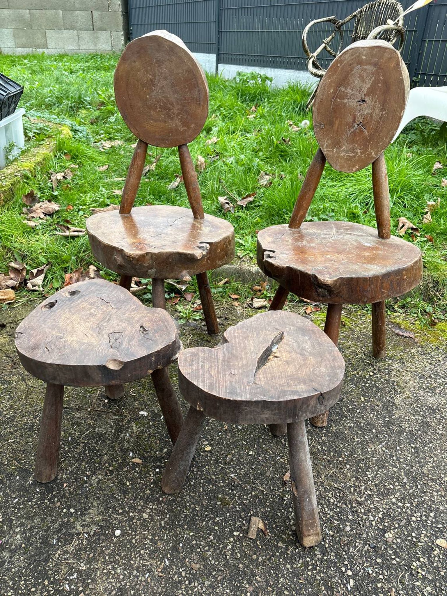 Ensemble tabouret et chaises brutaliste