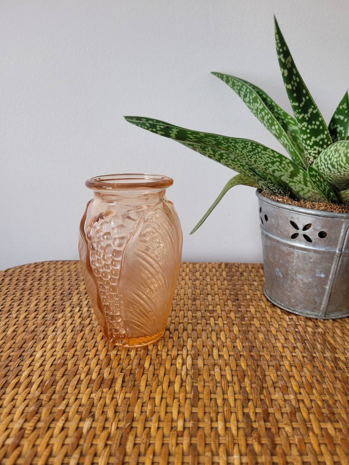 Small pink bulb vase