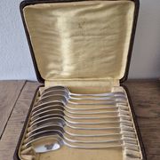Dessert spoons, silver coffee spoons, small Baguette spoons.