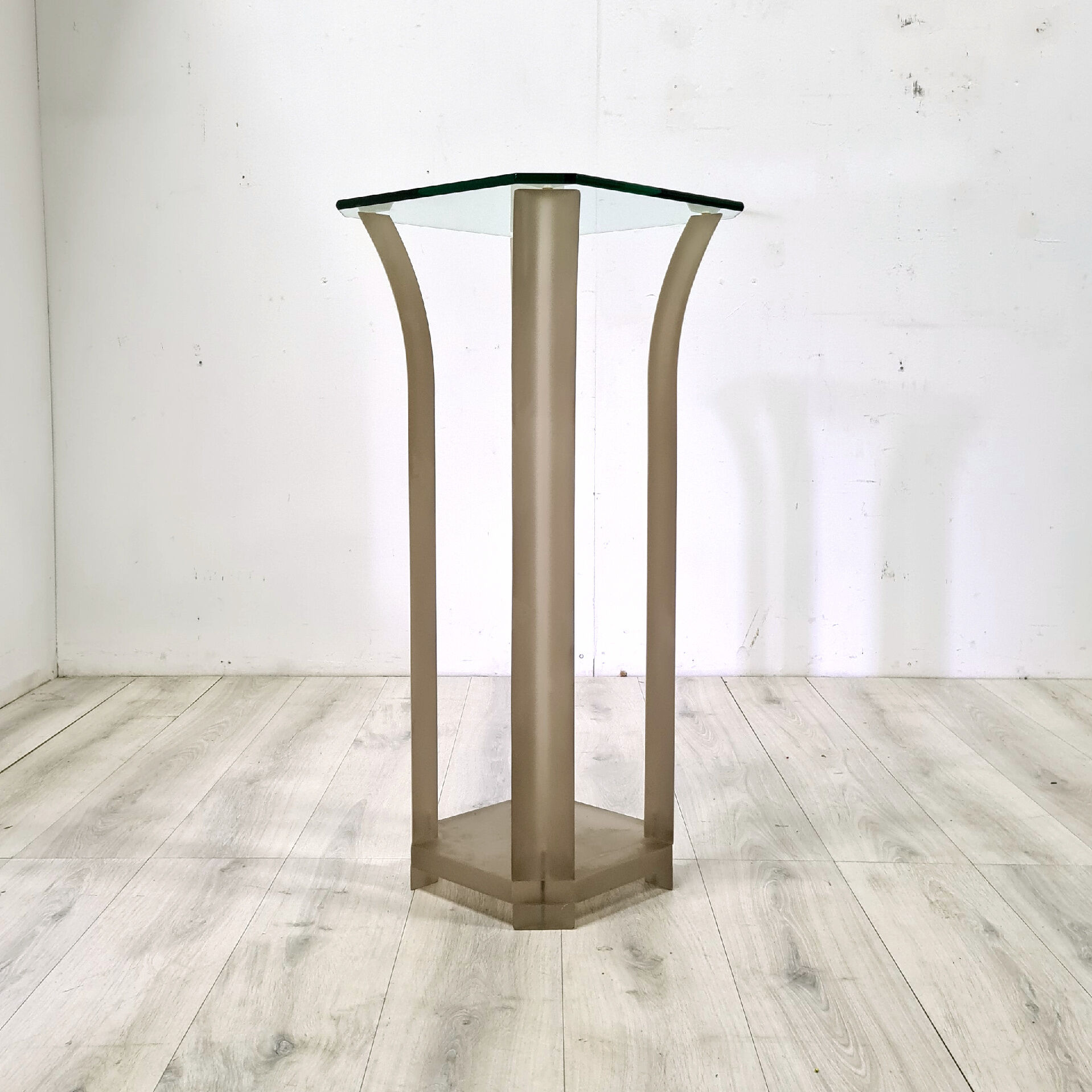 Hollywood regency plexiglass and glass side table, 1980s