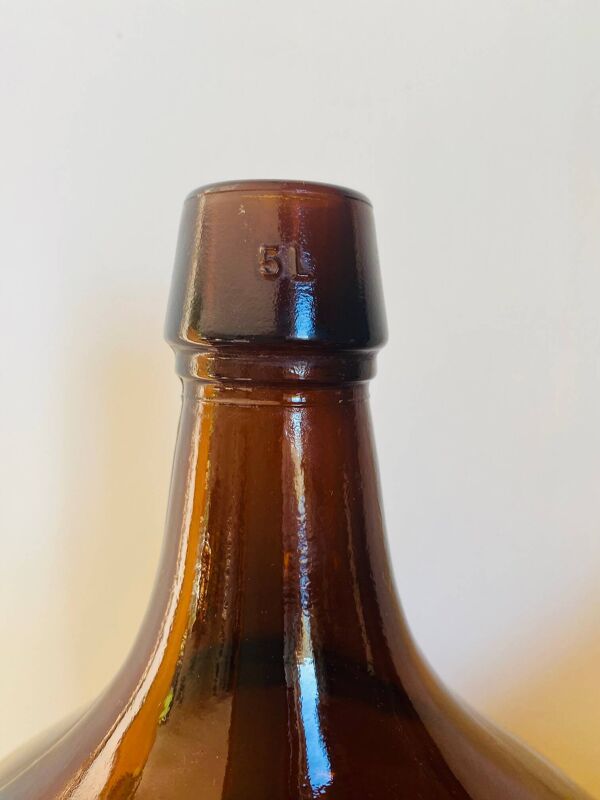 Duo de dame-jeanne en verre ambré