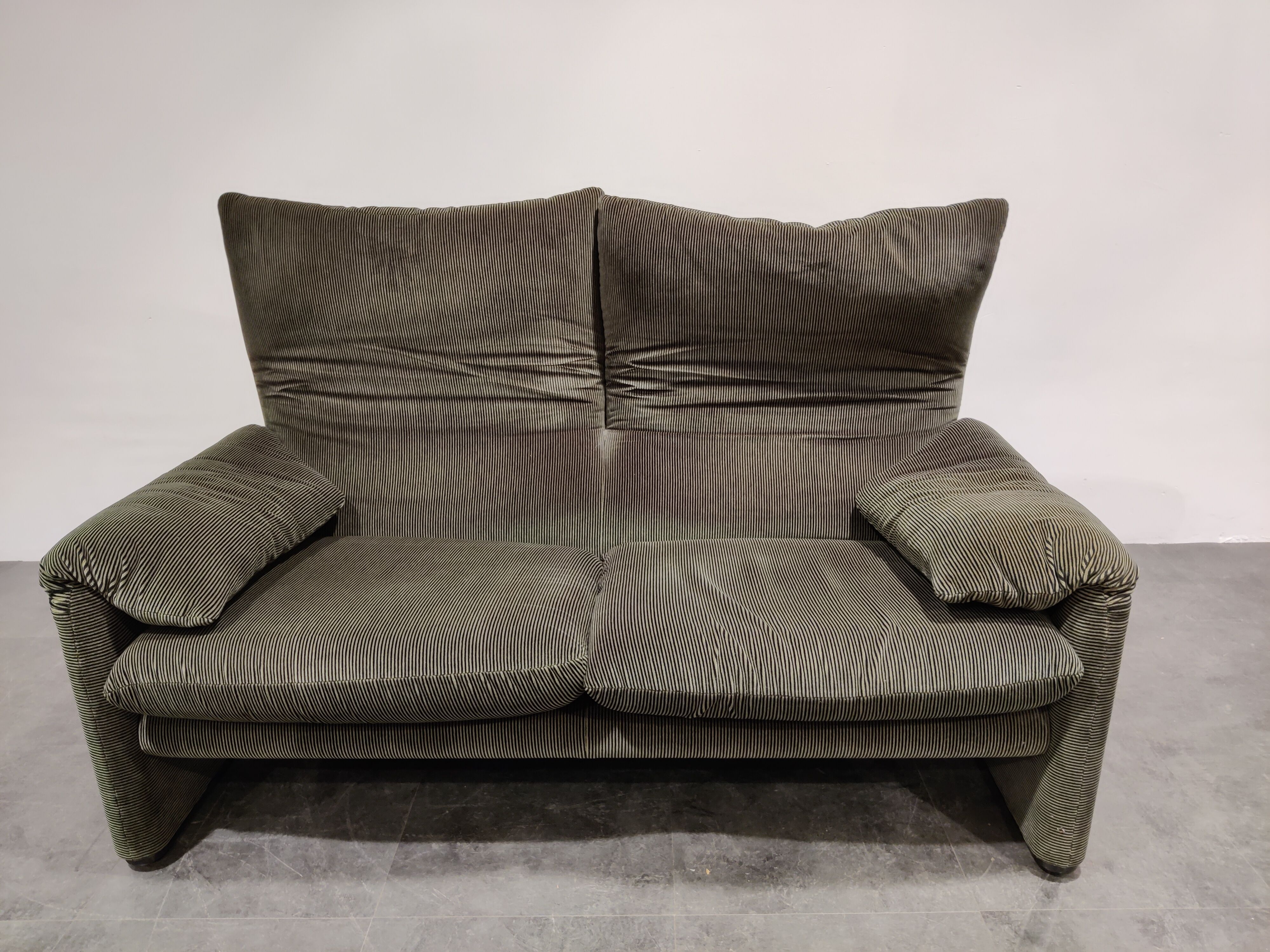 Maralunga sofa by Vico Magistretti for Cassina, 1973