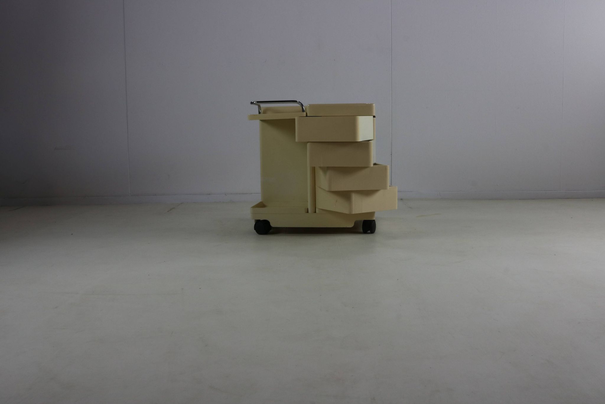 Original seventies serving trolley by iGuzzini Italy