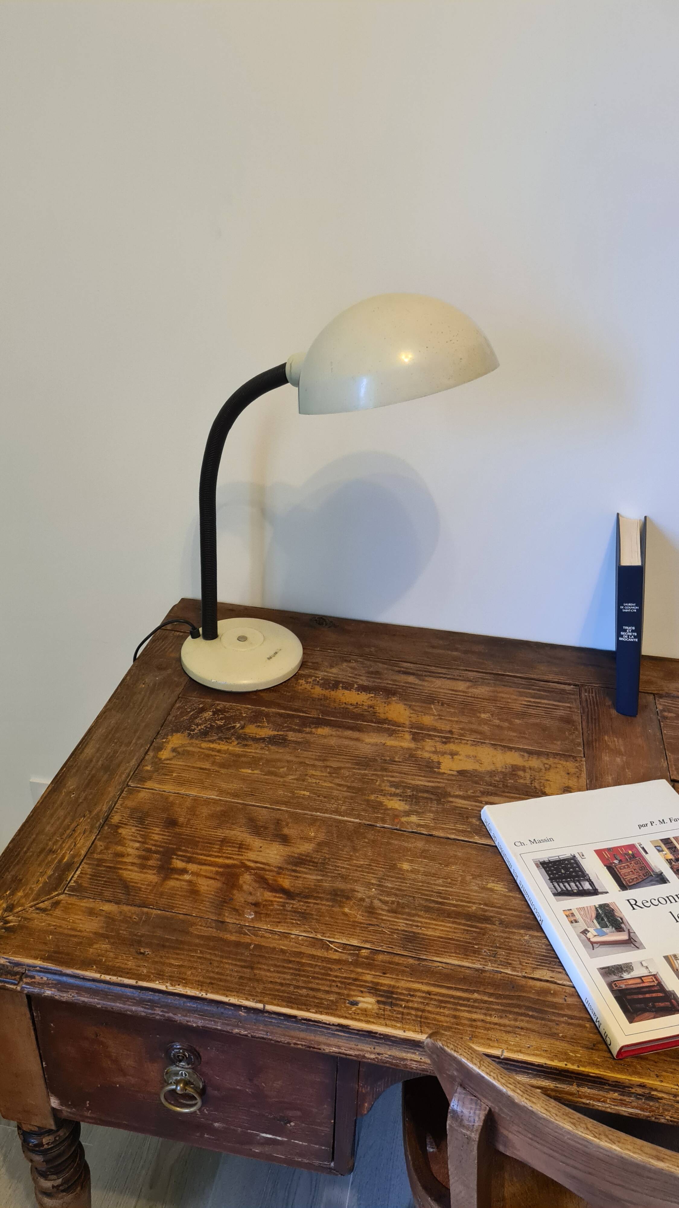 60s Articulated Lamp – Beige Metal and Flexible Neck
