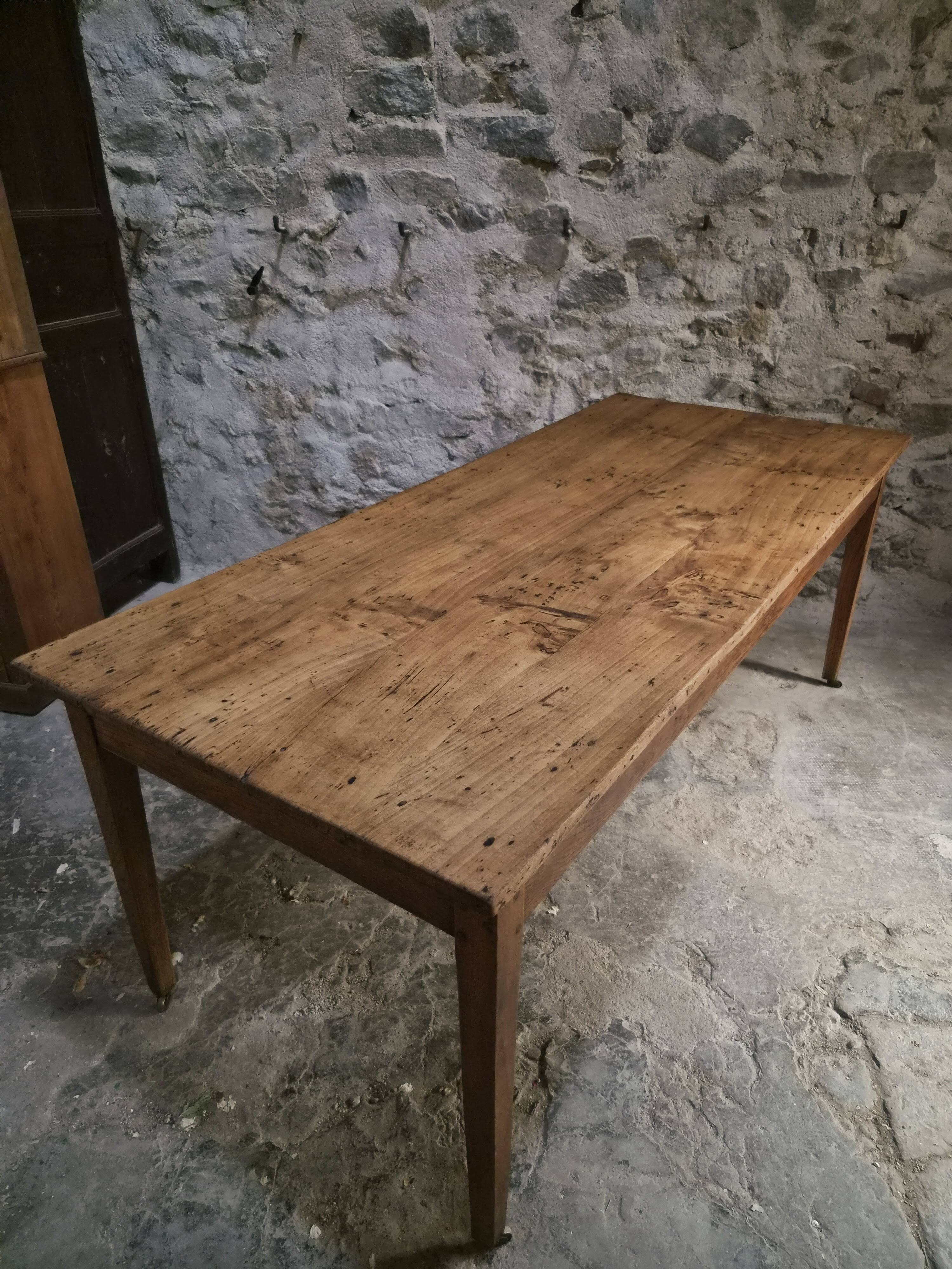 Antique French farmhouse dining table in oak and poplar, 1850–1900