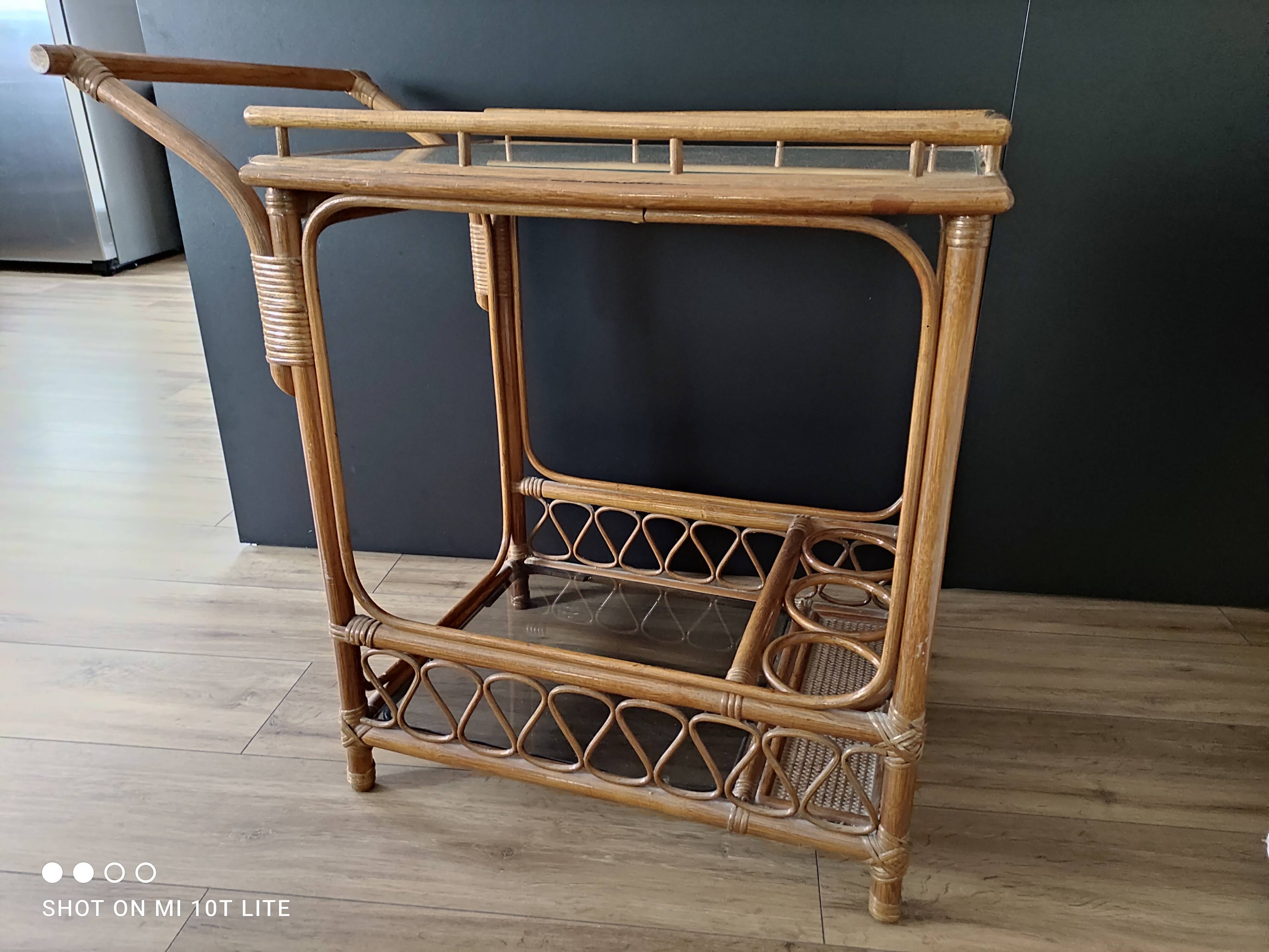 Vintage rattan service