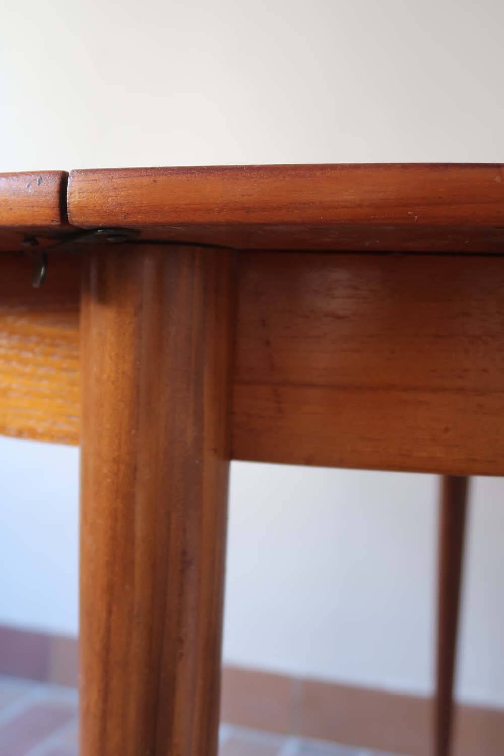 Scandinavian round table