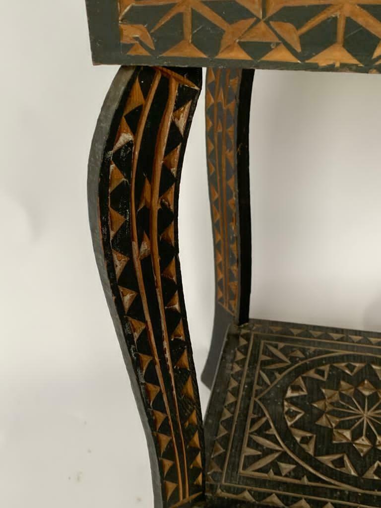 Table marocaine bois sculpte noirci 1950