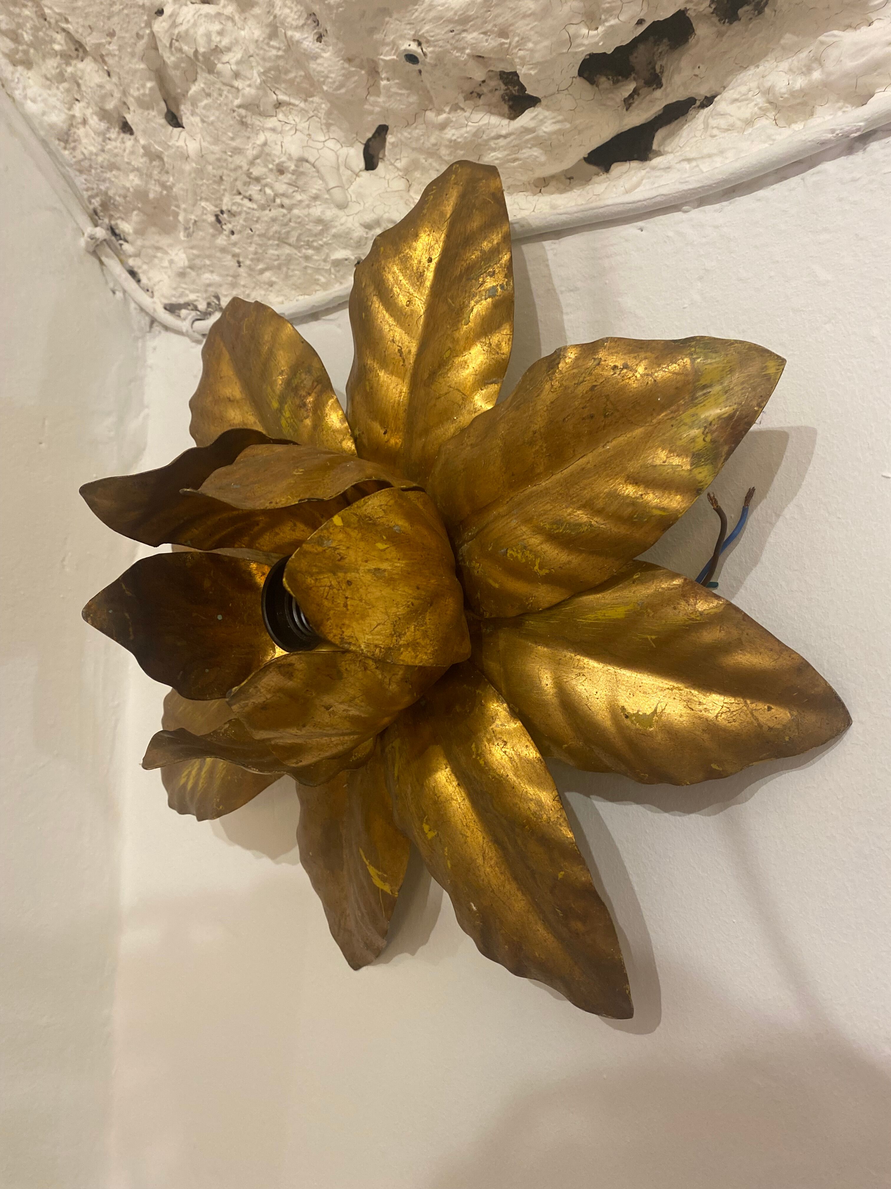 Wall lamp flower