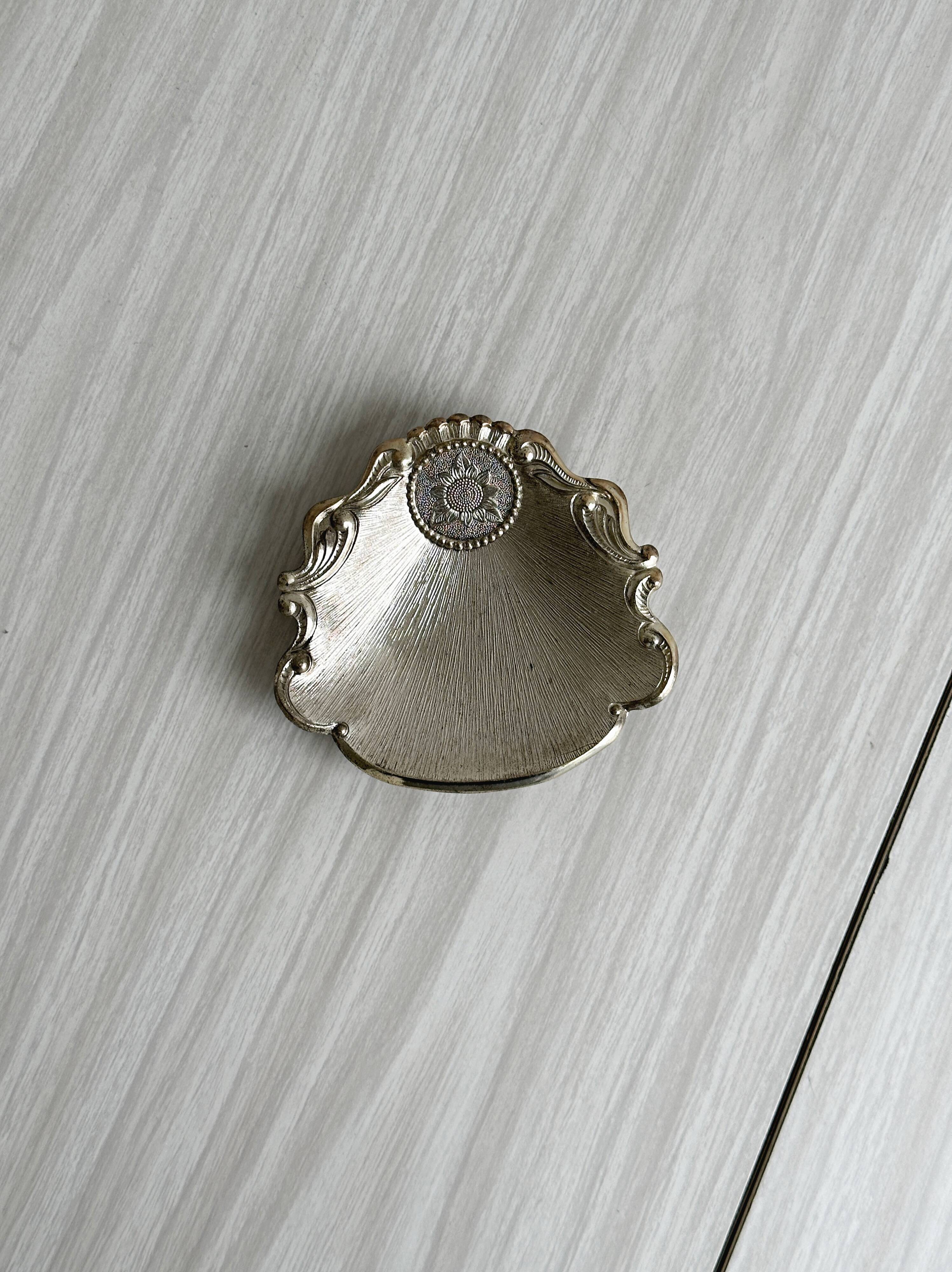 Decorative metal catchall tray
