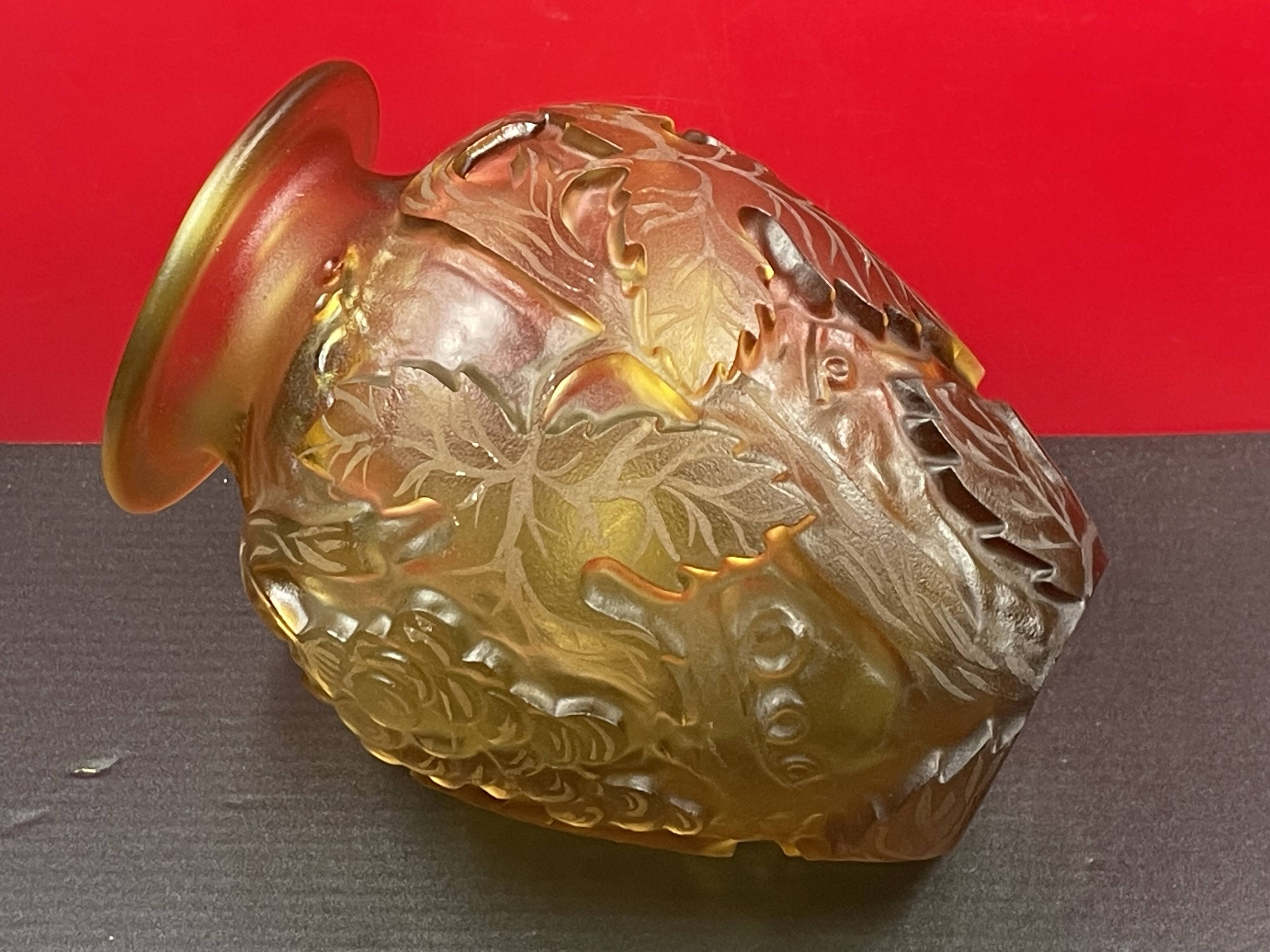 Très beau vase verre  pampre et feuilles de vigne, curieusement non signé 22 cm