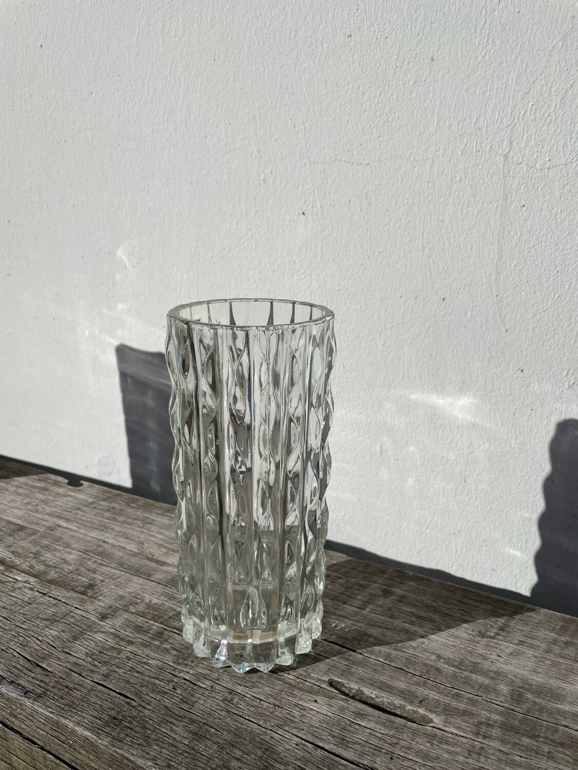 Vase en verre épais transparent