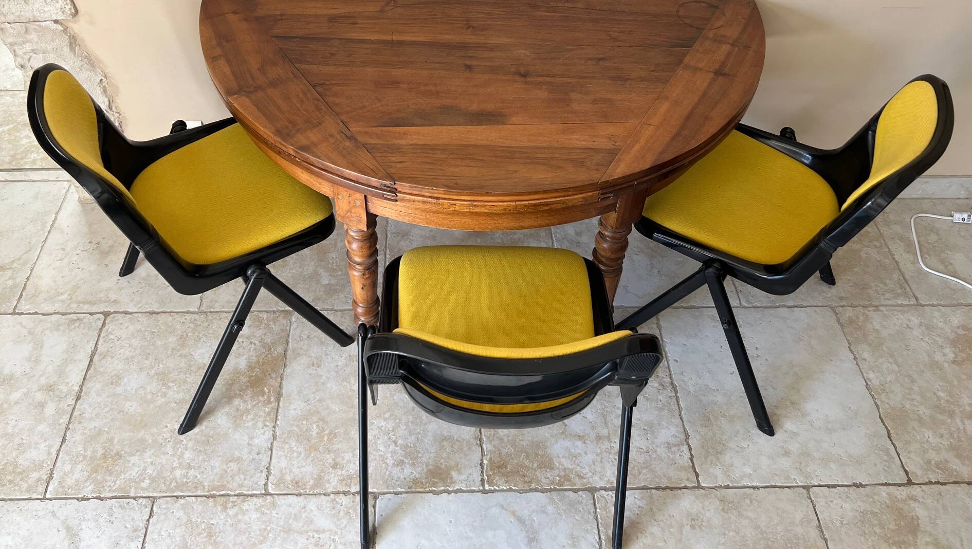 6 back chairs Emilio Ambasz & Giancarlo Peretti, yellow armchair