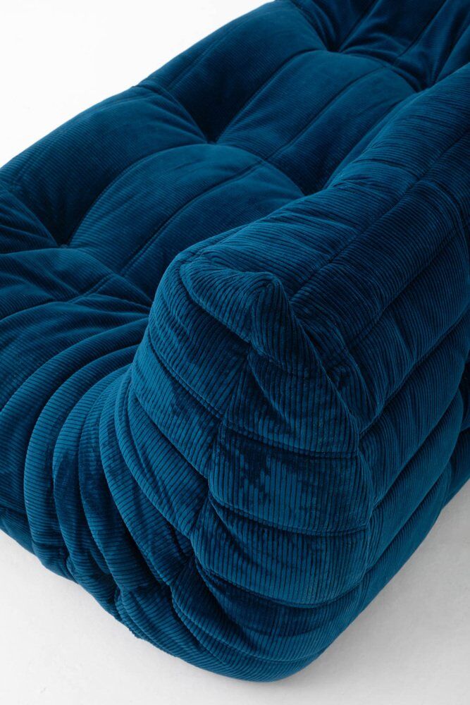 Canapé trois places Togo en tissu bleu foncé par Michel Ducaroy pour Ligne Roset
