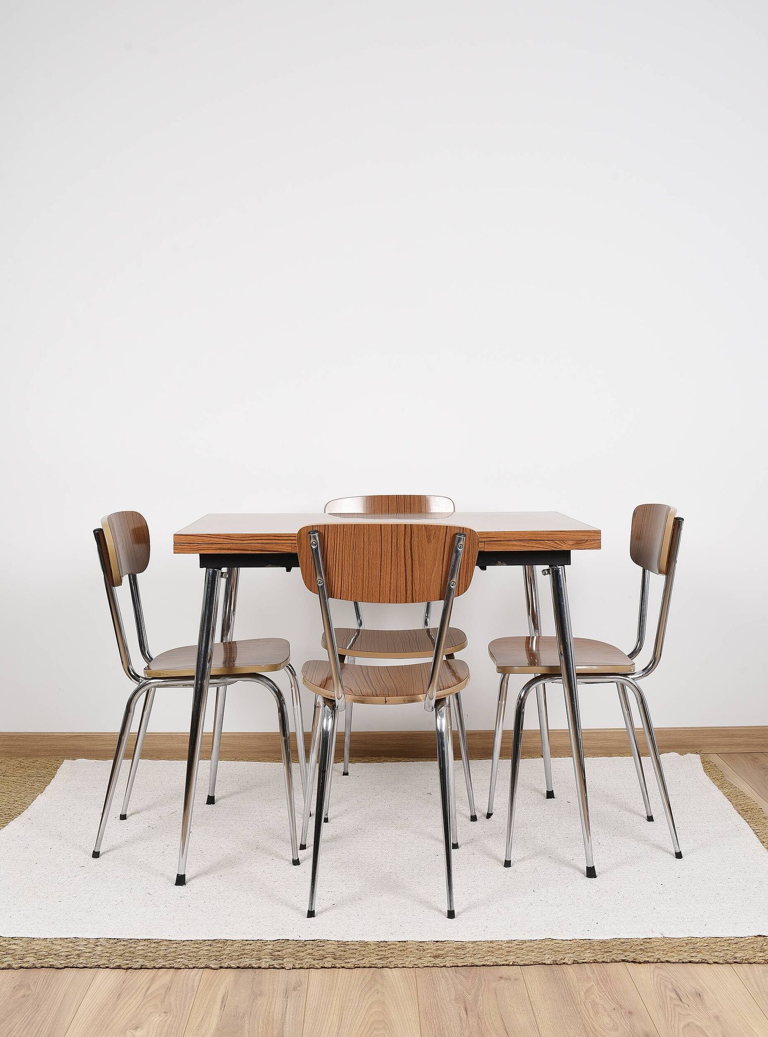 Formica extending table with 4 chairs, set, vintage from the 70s.