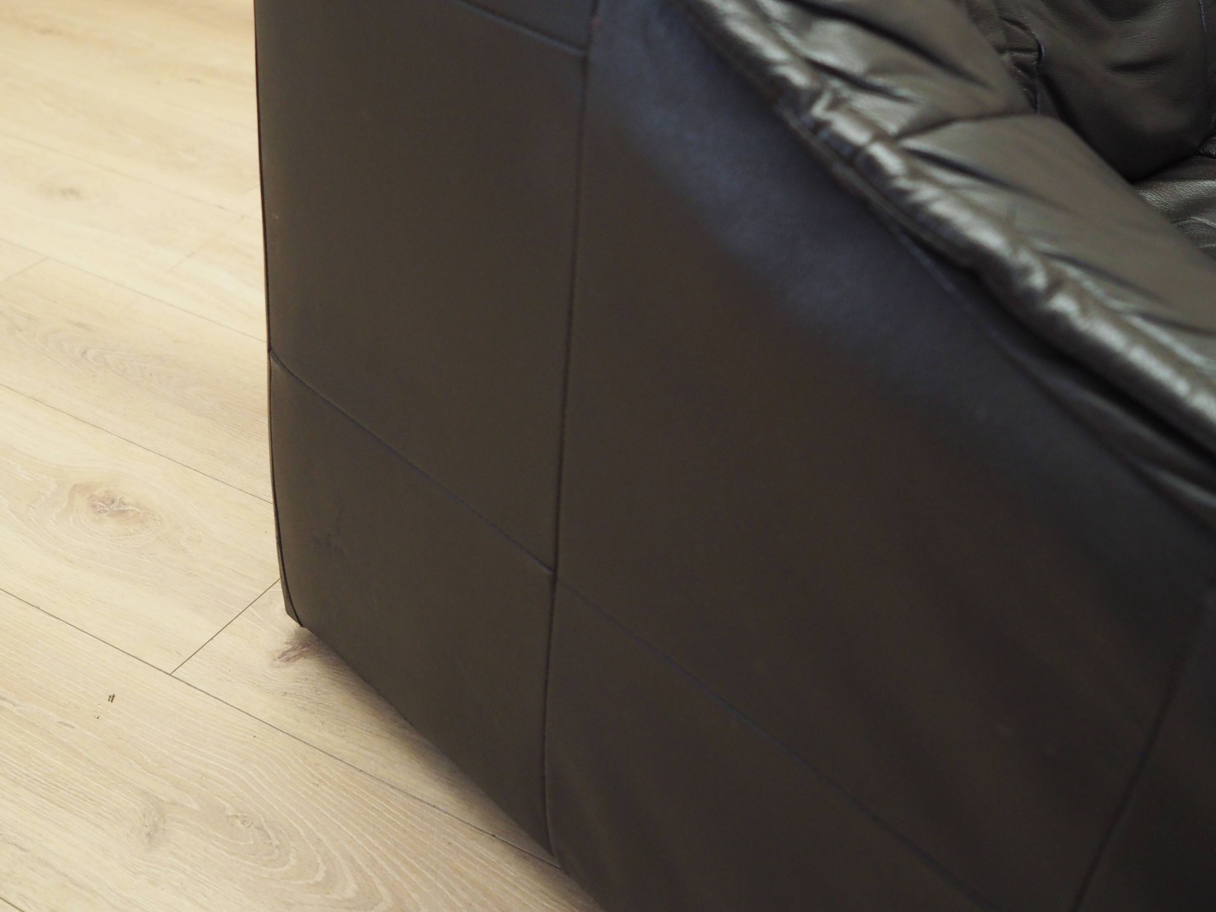 Fauteuil en cuir, design italien, années 1960, production : Italie