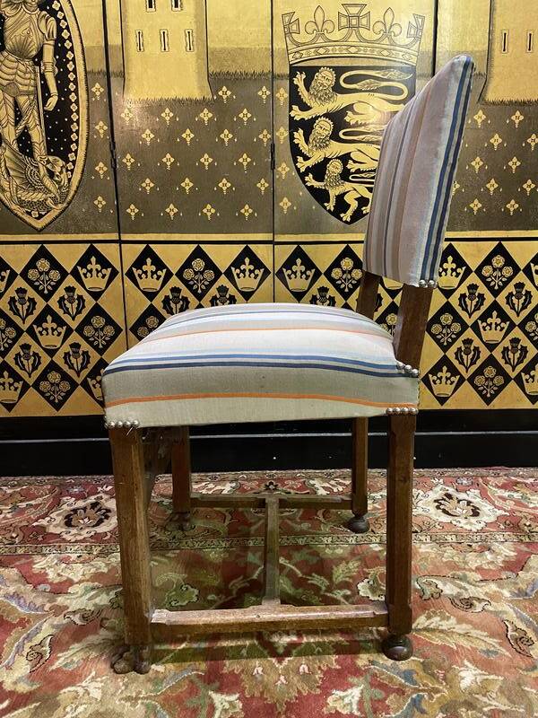 Suite de 8 chaises style Renaissance chêne