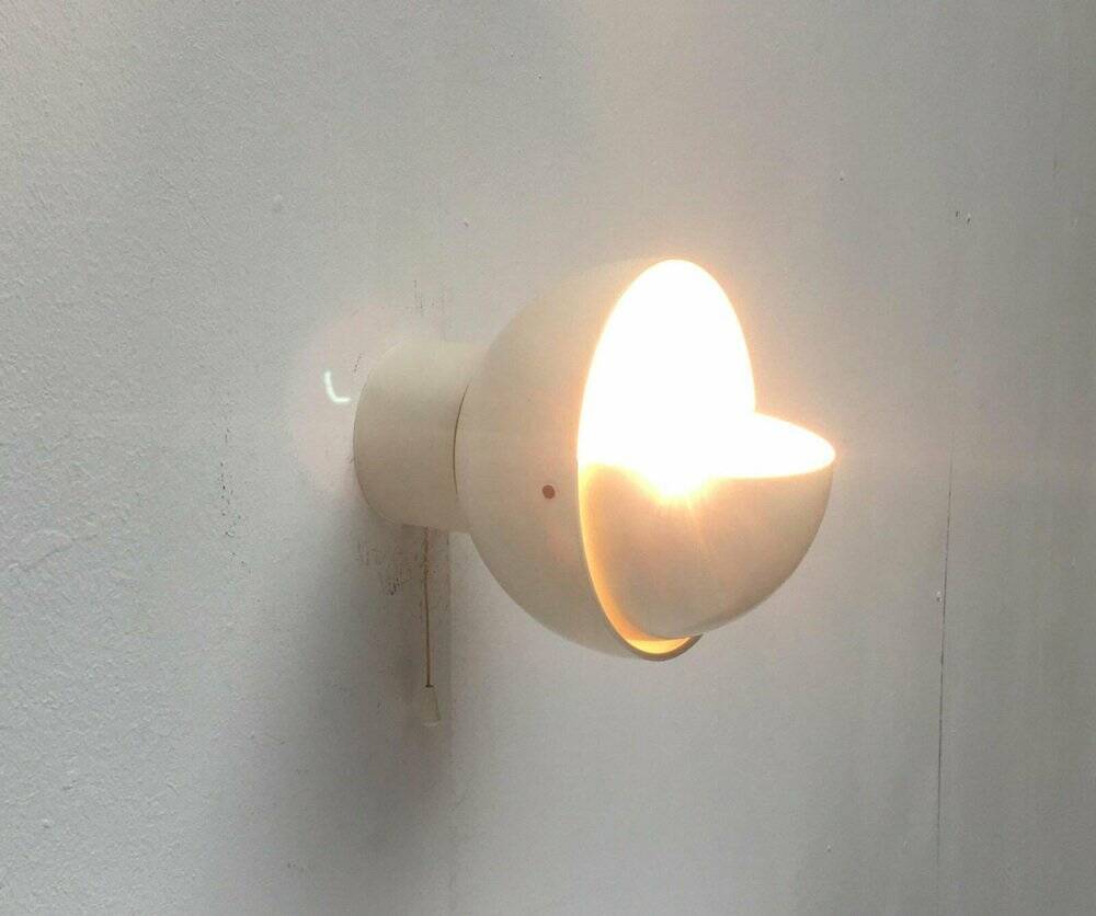 Mid-century Dutch space age wall lamp by Radboud Van Beekum for Raak, 1960s.