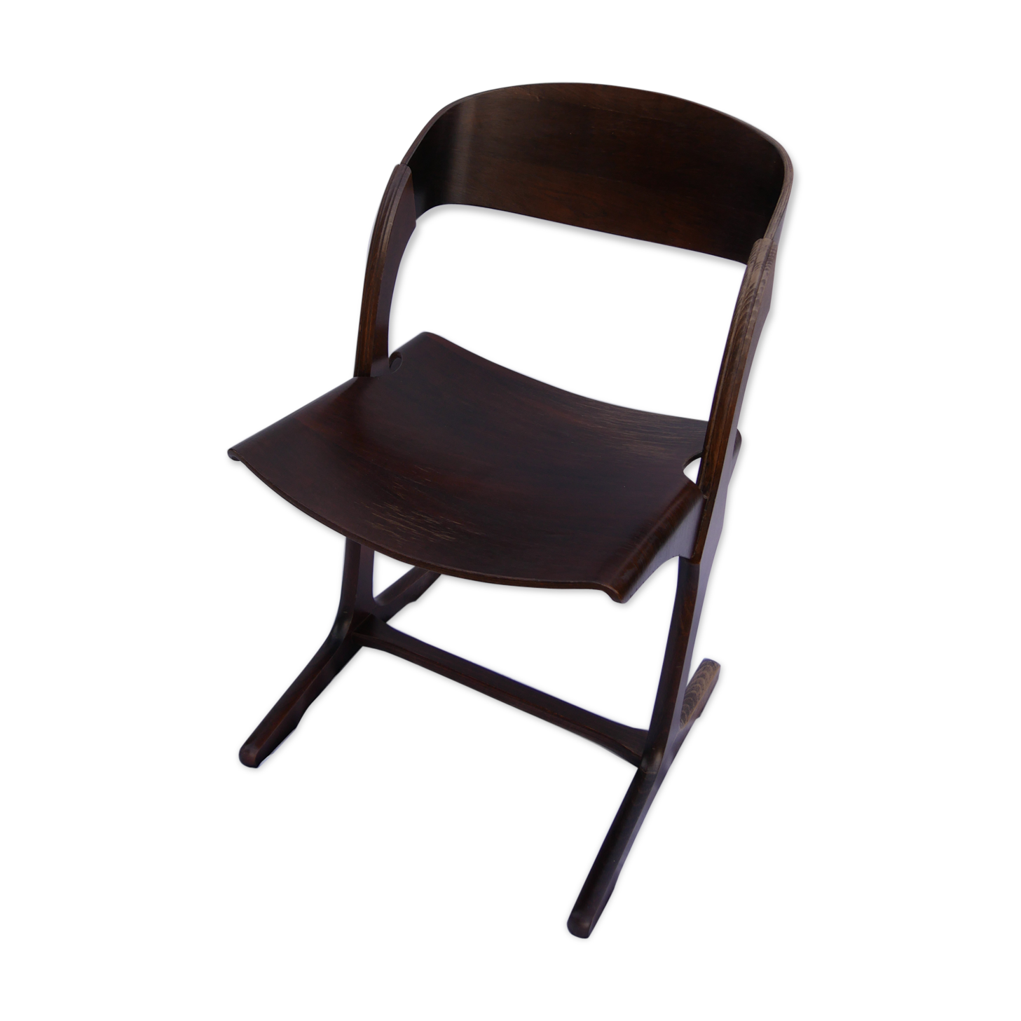 Chaise Baumann enveloping "waiting room" model