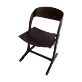 Chaise Baumann enveloping "waiting room" model