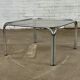 Table basse design vintage en verre fumé avec structure tubulaire
