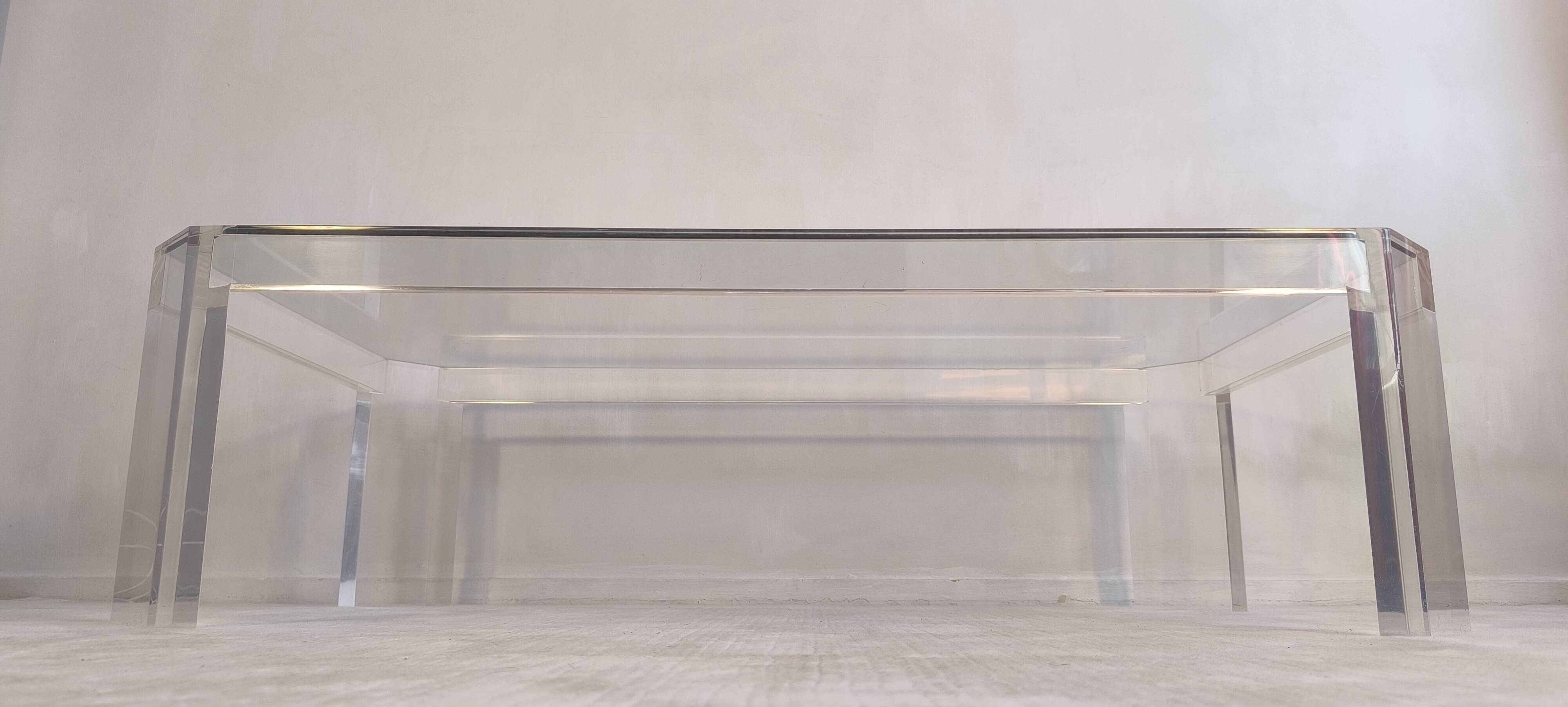 Superb coffee table in Altuglas and glass – signed by Marc Micoud, circa 1970.