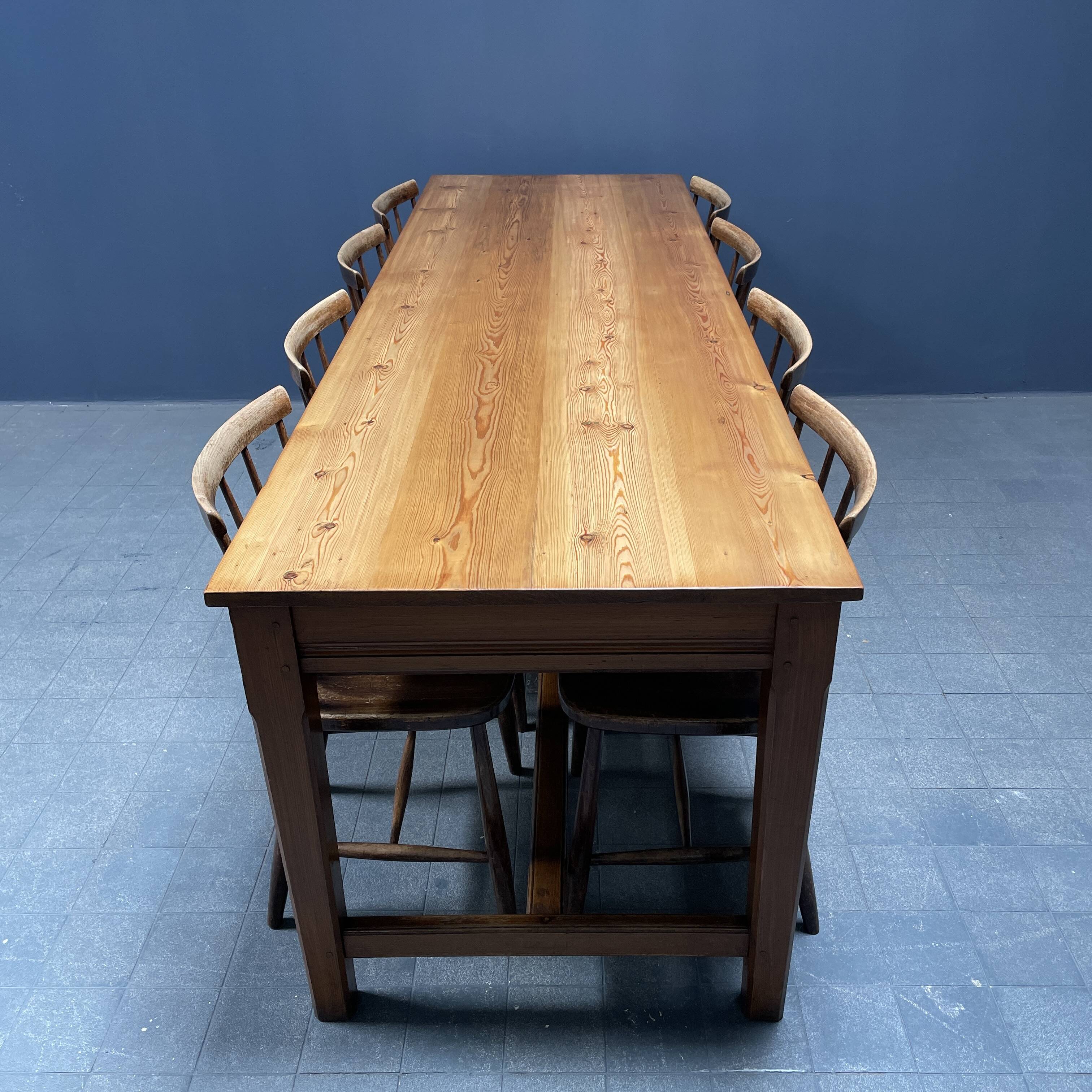 Grande table à draperie en bois antique