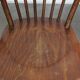 Ensemble de 8 chaises Windsor vintage en bois à dossier fuseau des années 1970