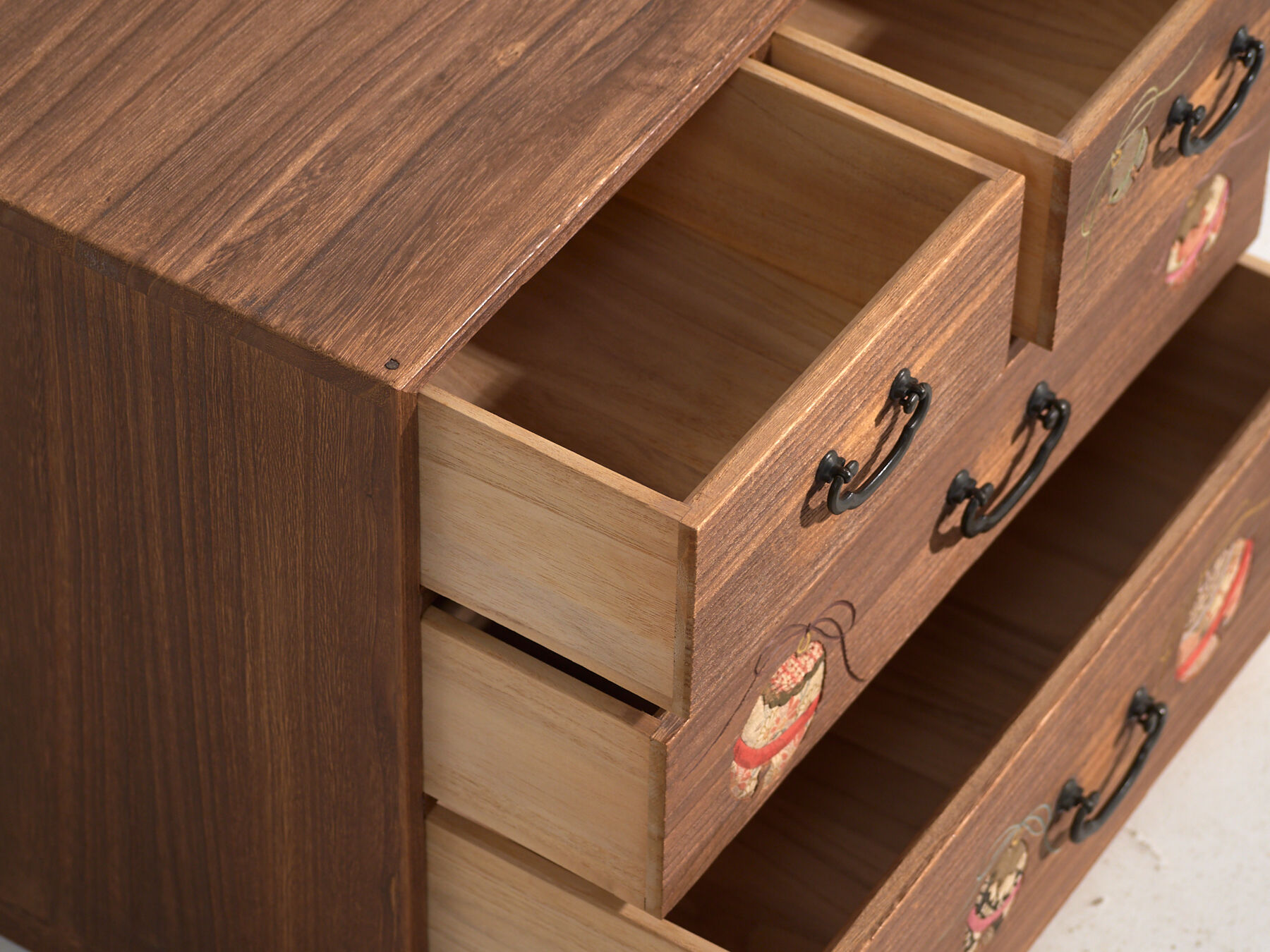 Small Japanese chest of drawers in paulownia – Showa period (c. 1950–1979)