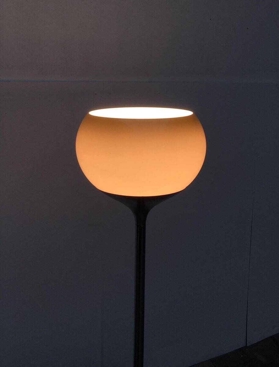 Lampe sur pied Flash de l'ère spatiale italienne du milieu du siècle par Guzzini