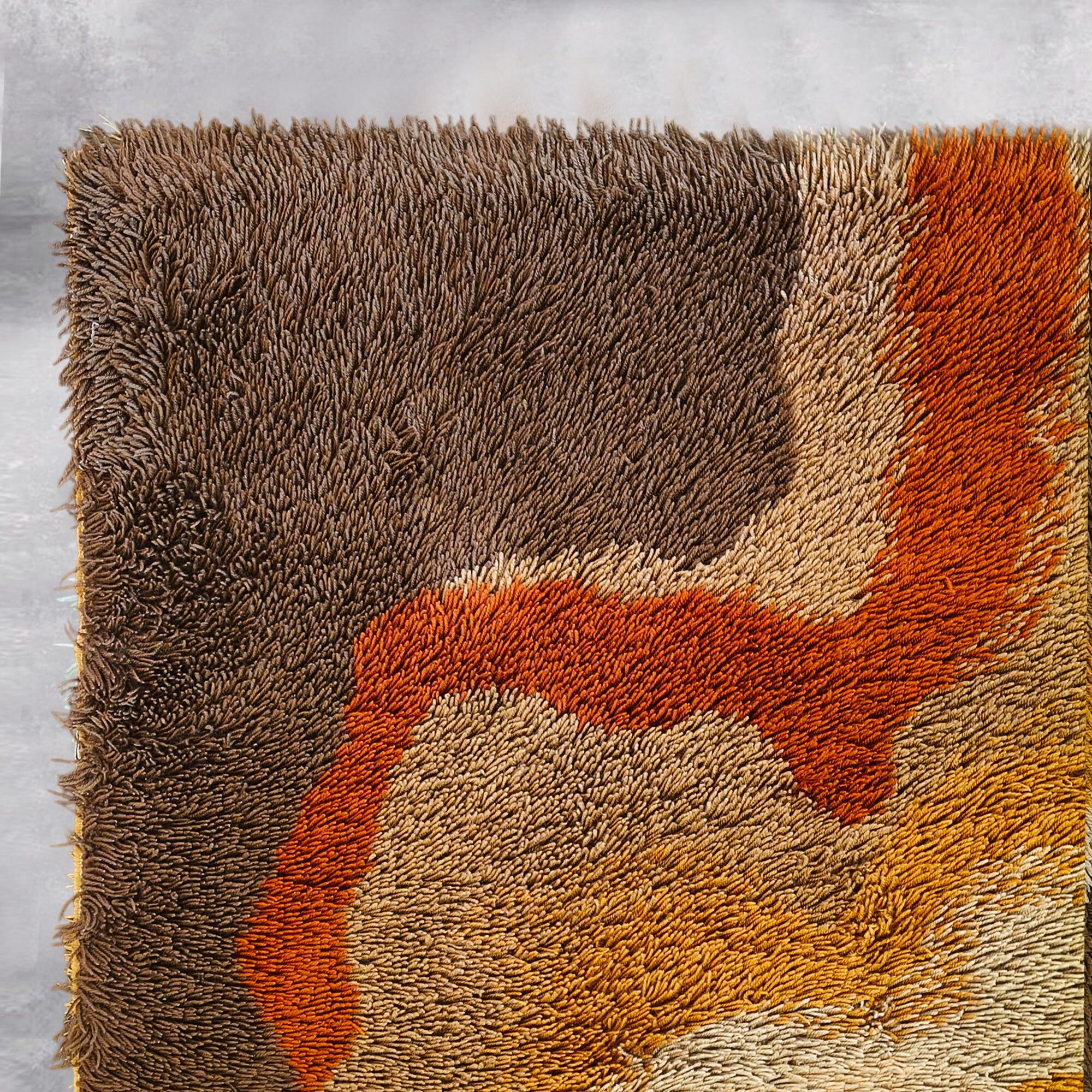 1970s Space Age Wool Rug | Mid-Century Modern Organic Wave Pattern. Made in Italy