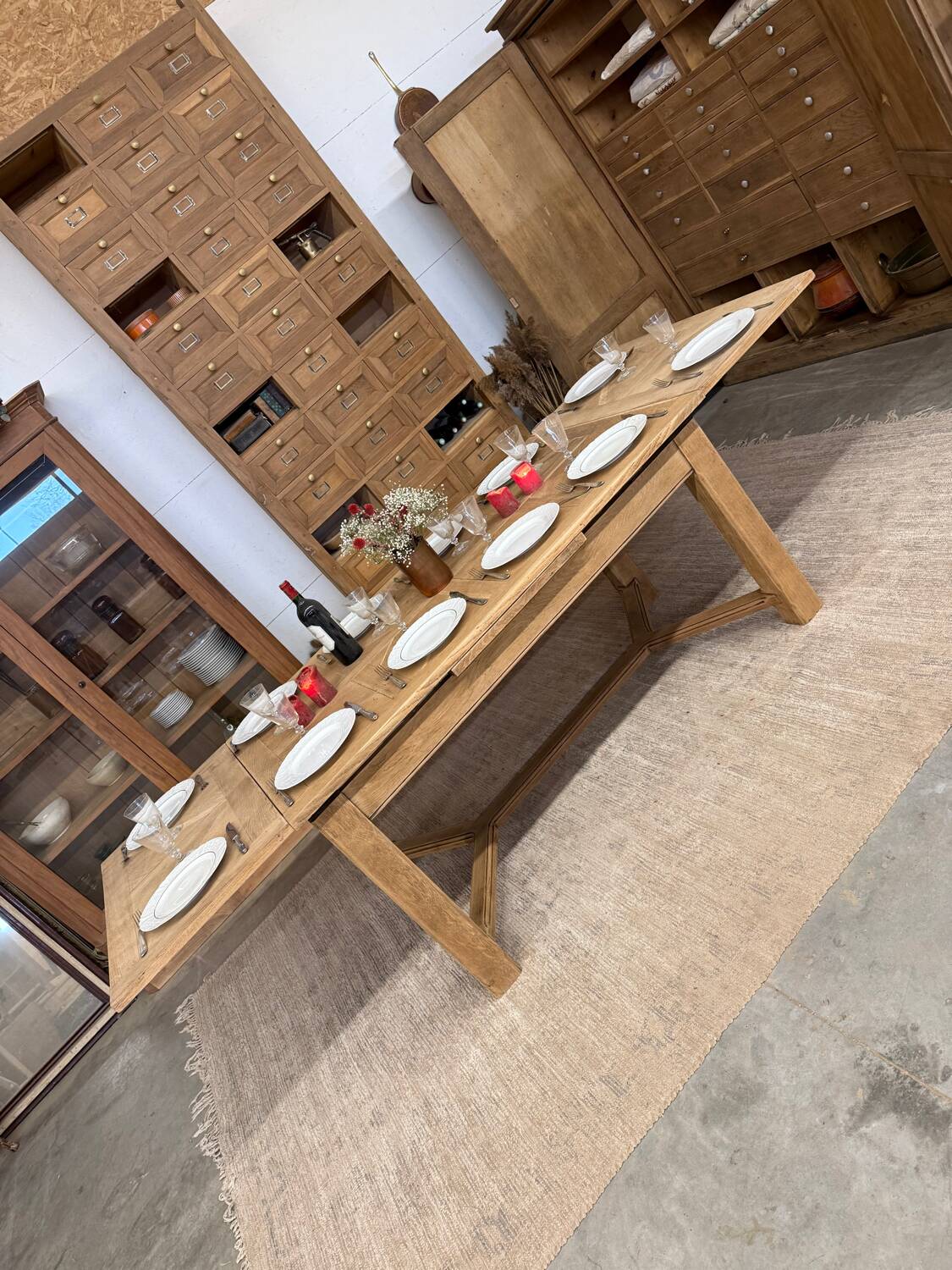 Table with integrated extensions