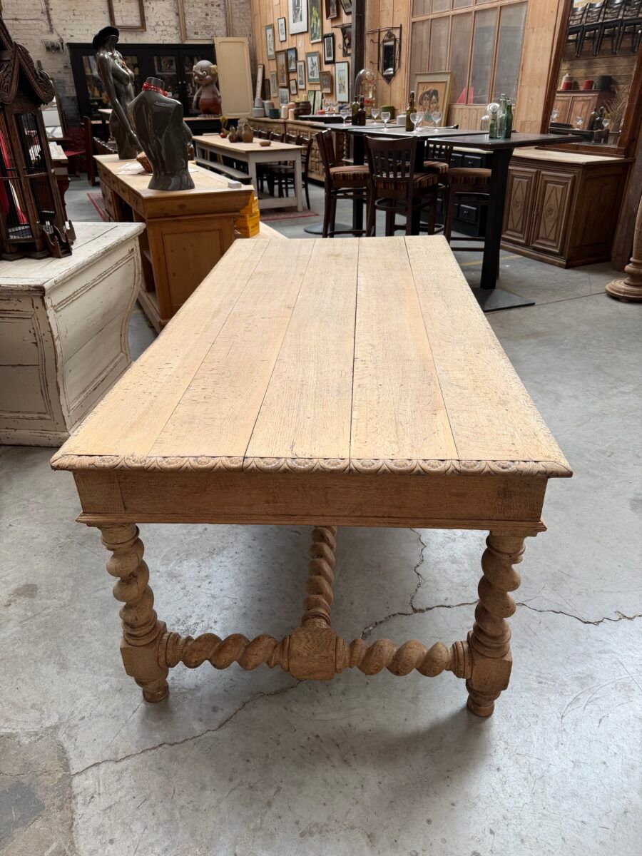 Table de château début XXème