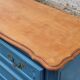 Commode ancienne rénovée bleu – plateau bois – 3 tiroirs