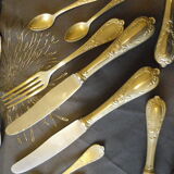 18 couverts et 4 couverts de service, gravés BMA made in GDR (imposé par l'Angleterre à l'Allemagne)