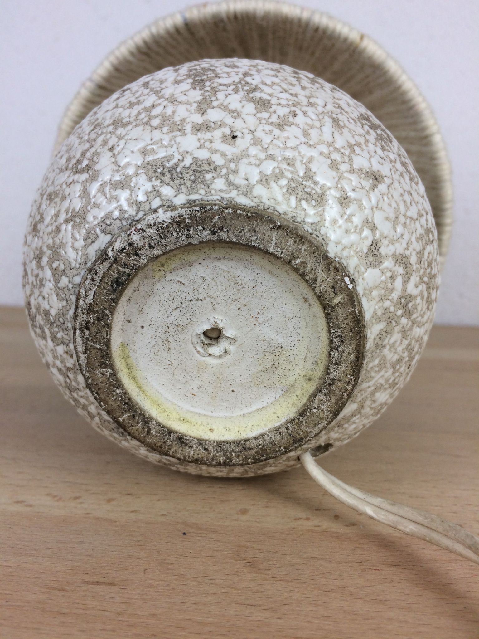Art Deco ball lamp, white tense ceramic, wool lampshade